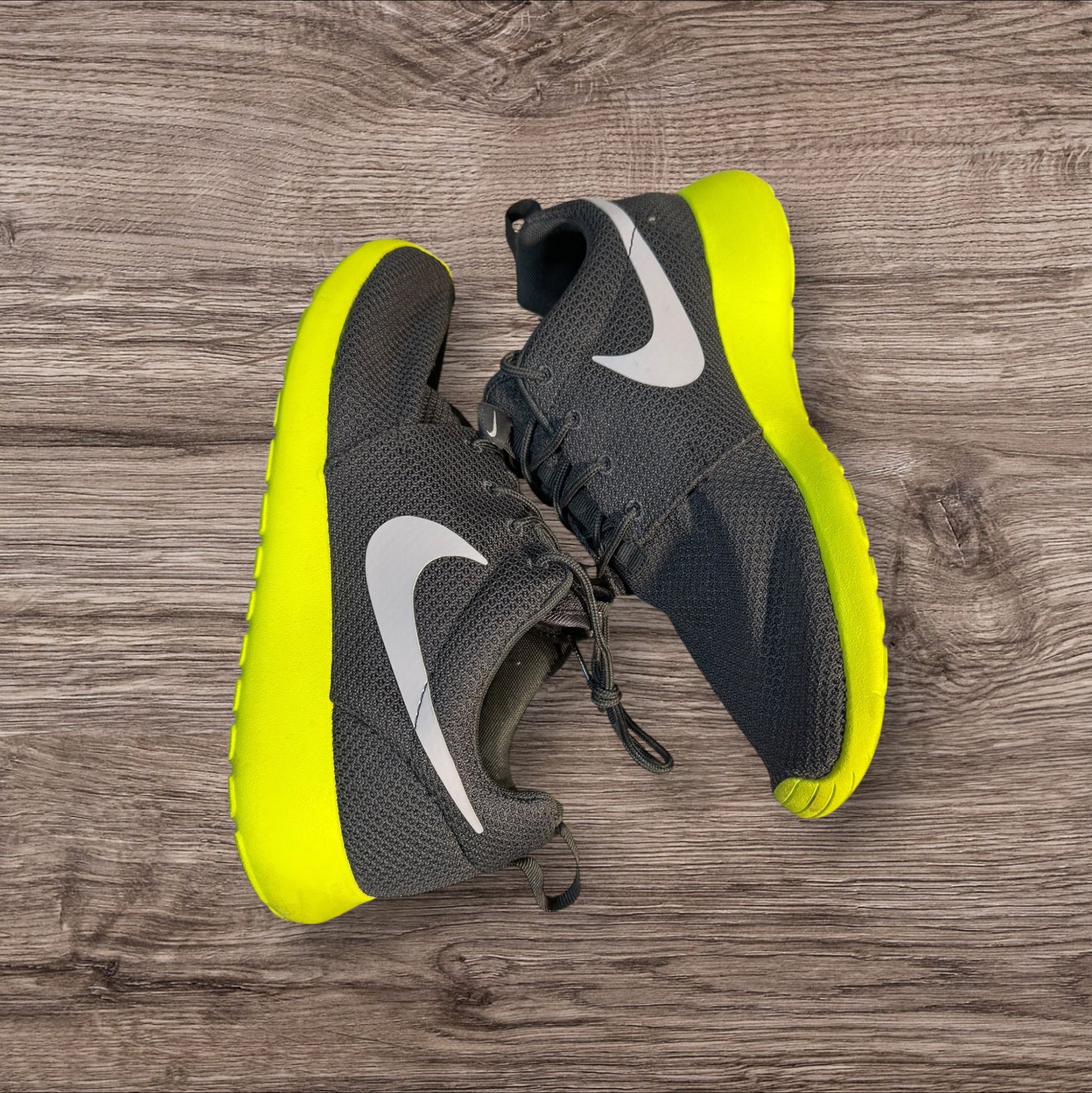 Nike Rosherun Grey Volt Size 9 (511881 073)