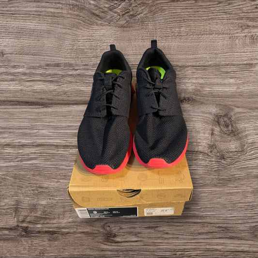 Nike Rosherun Siren Red Size 9 (511881 016)