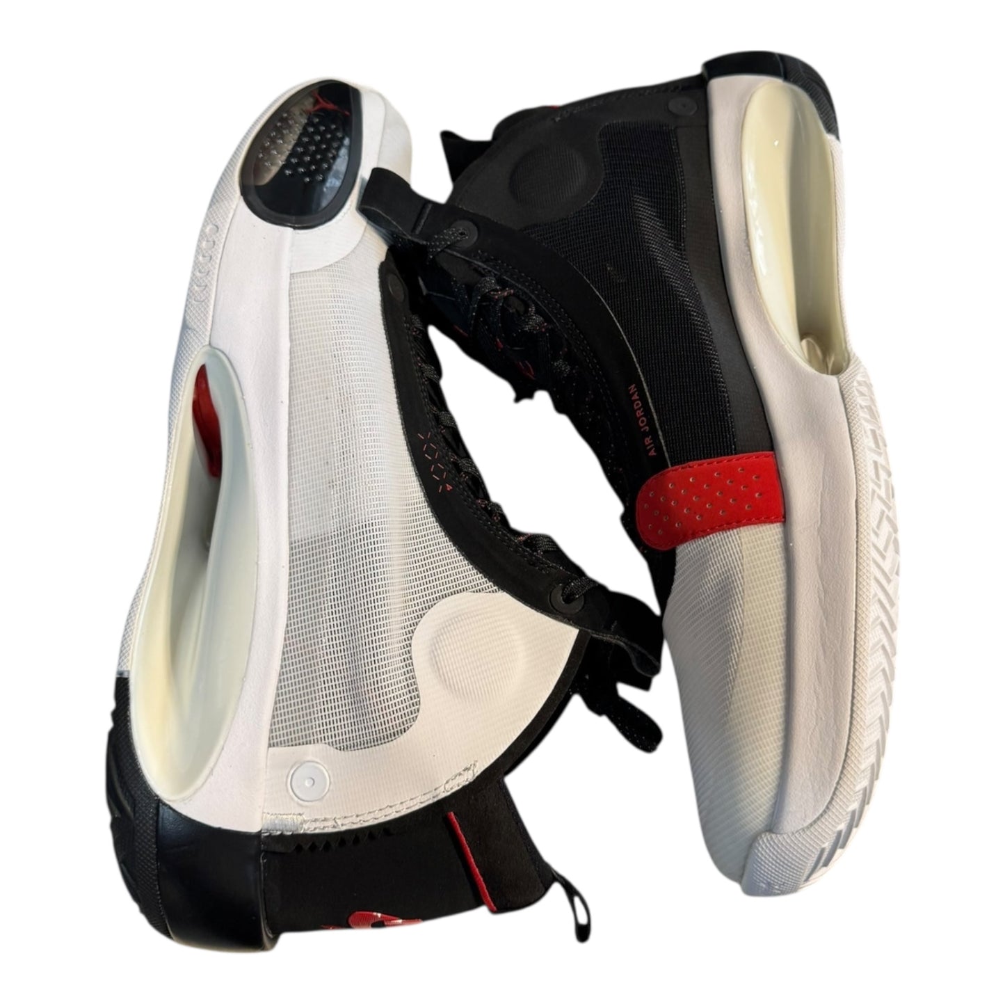 Jordan 34 White Black Red Size 10.5 (AR3240 100)