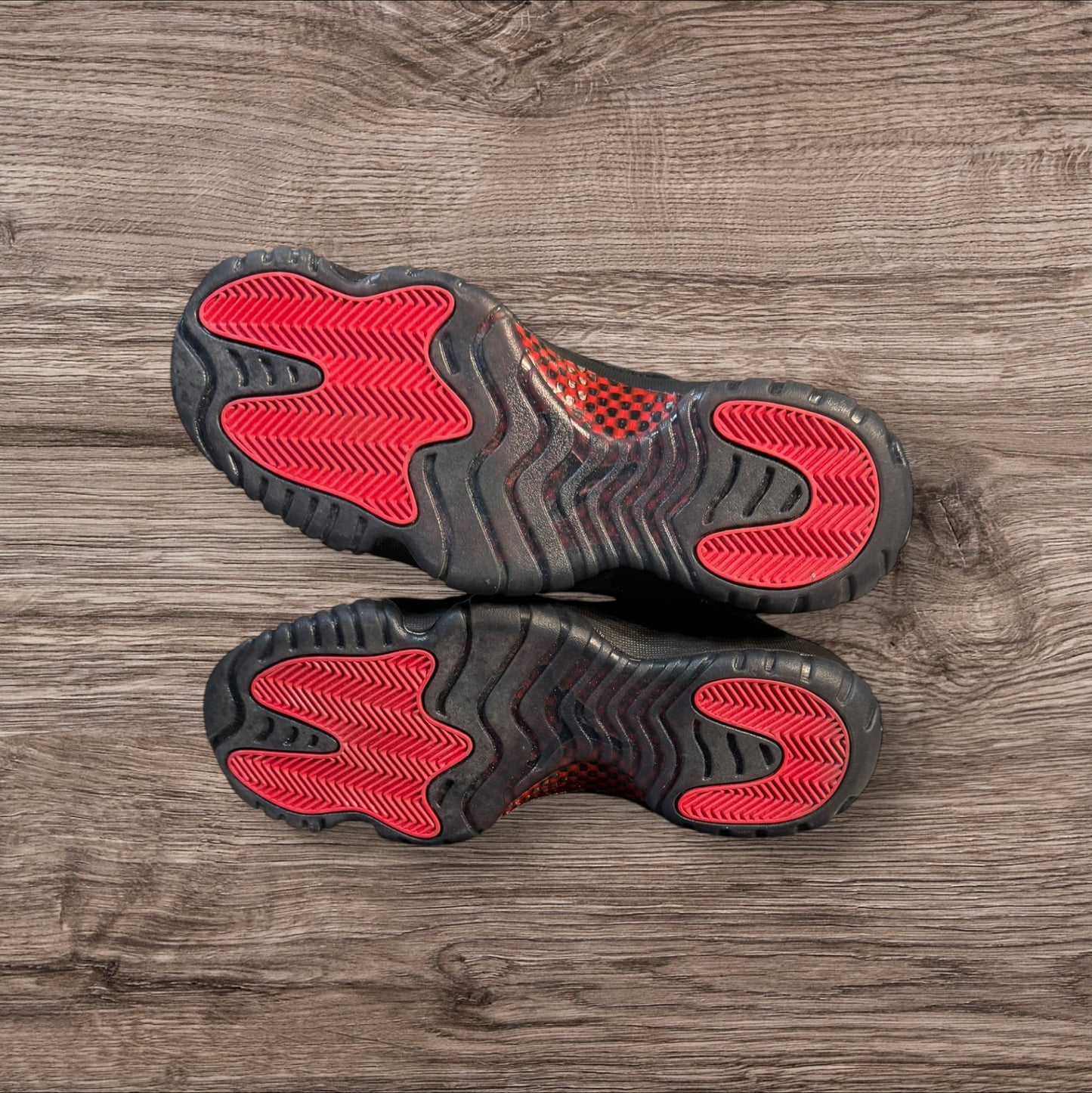 Jordan 11 Low IE Referee Size 9.5 (306008 003)