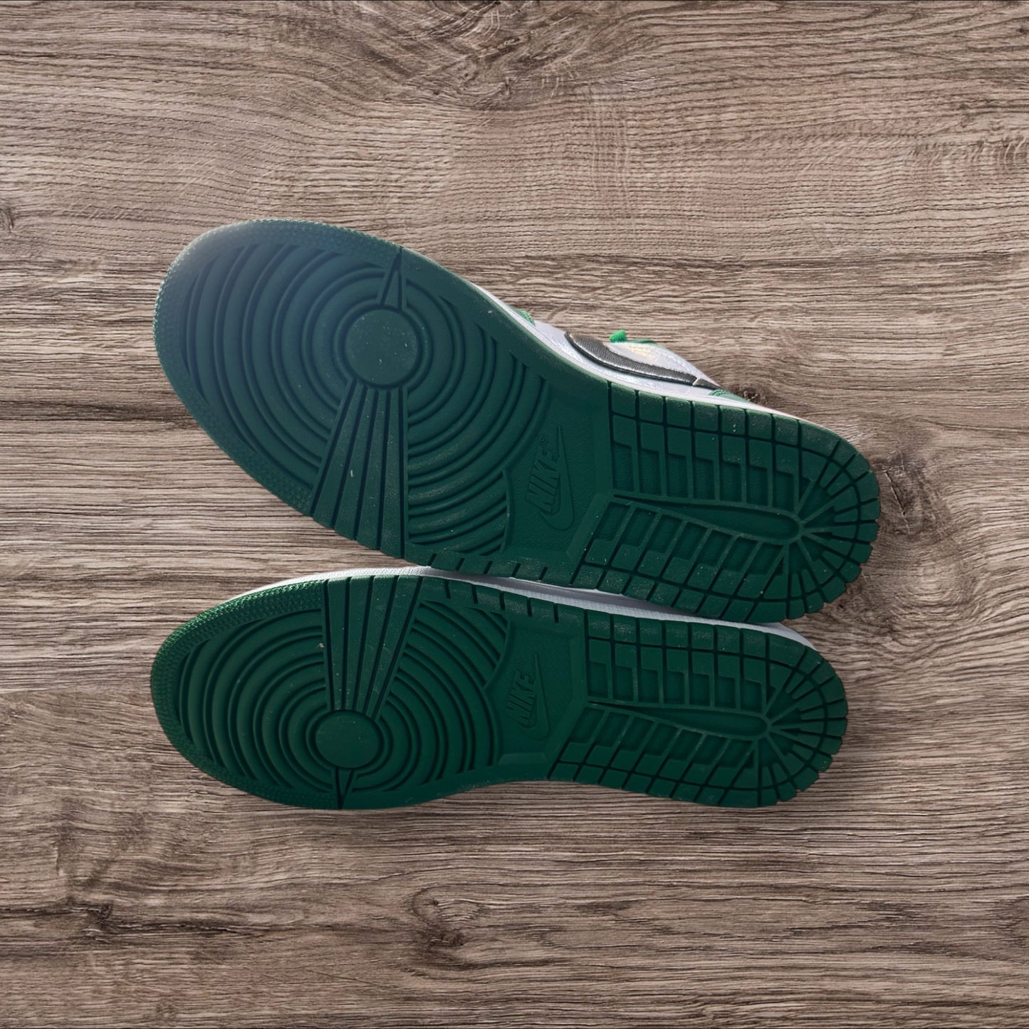 Jordan 1 Low Pine Green Size 10.5 (553558-301)