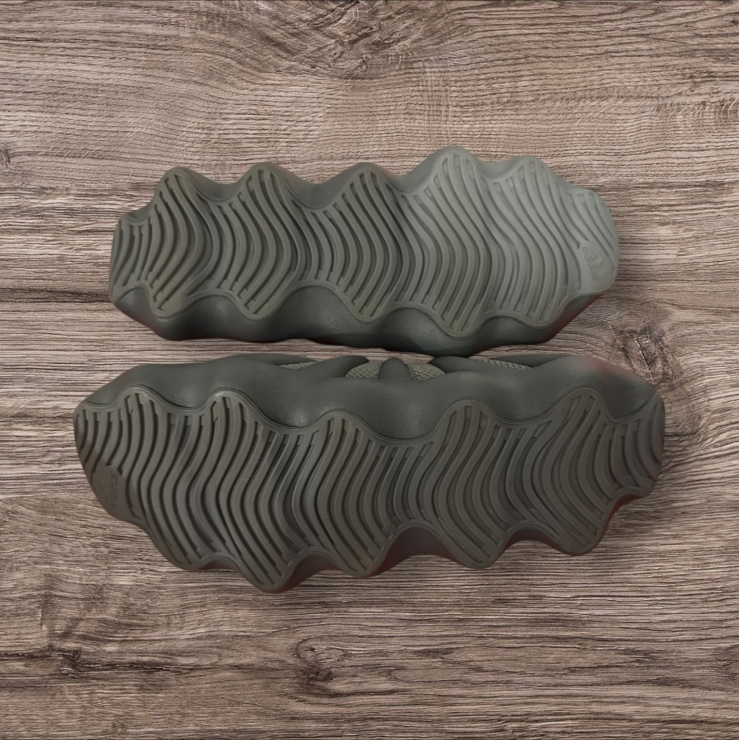 DS Adidas Yeezy Boost 450 Stone Marine Size 9.5 (IG5530)