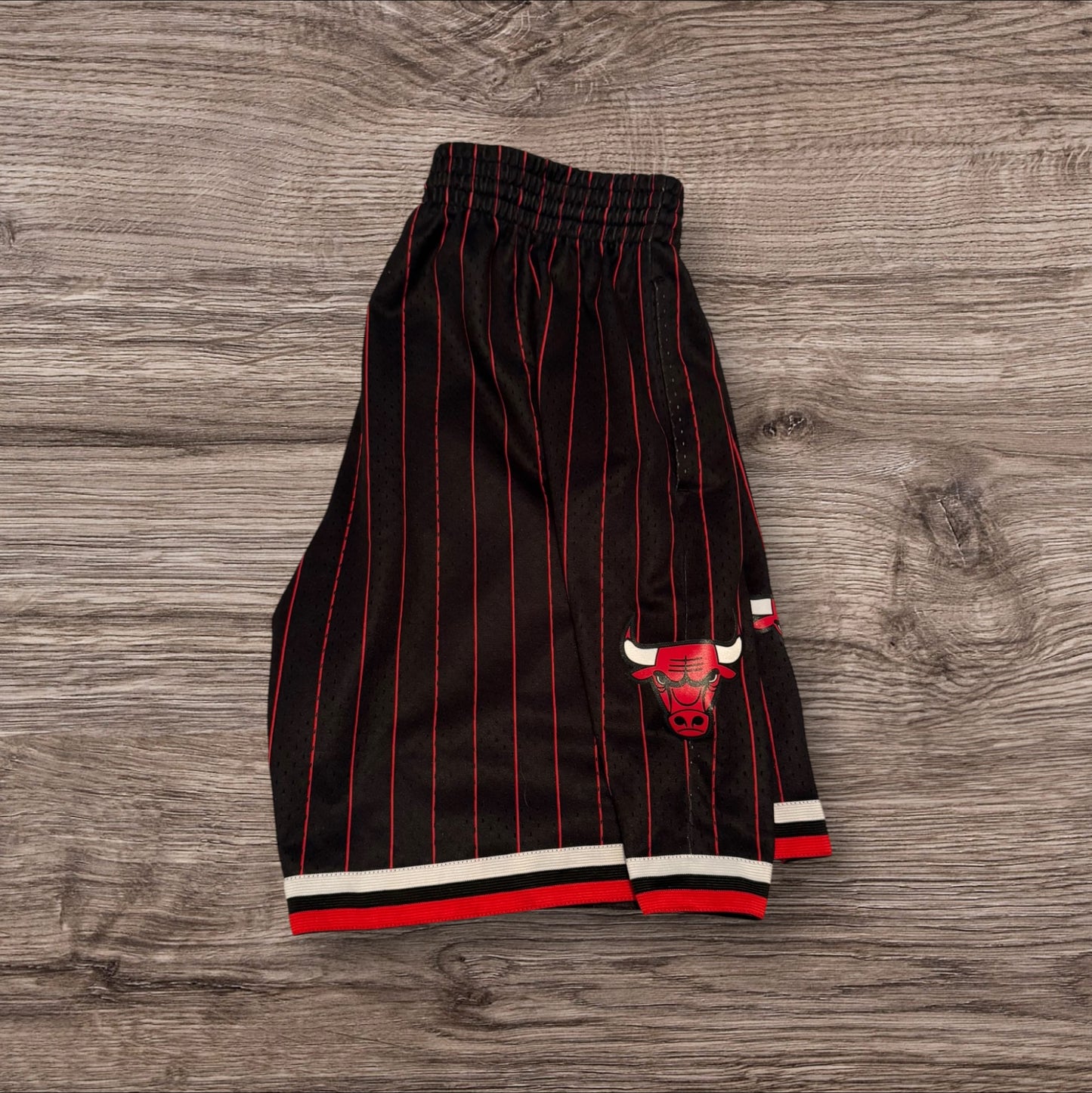 Mitchell & Ness Bulls Shorts Size Large
