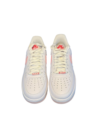 DS Woman Nike Air Force 1 Valentine’s Day Size 9 (DQ9320-100)