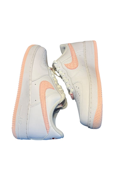 DS Woman Nike Air Force 1 Valentine’s Day Size 9 (DQ9320-100)