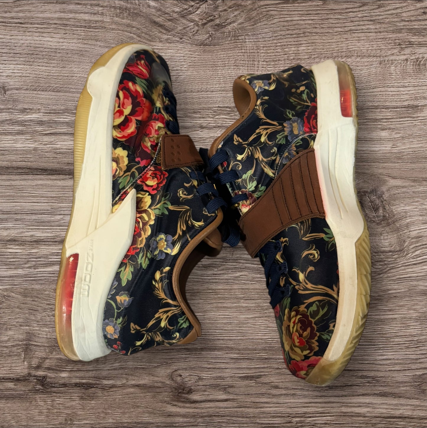 Nike KD Floral Size 10.5 (Damage Box 726438 400)