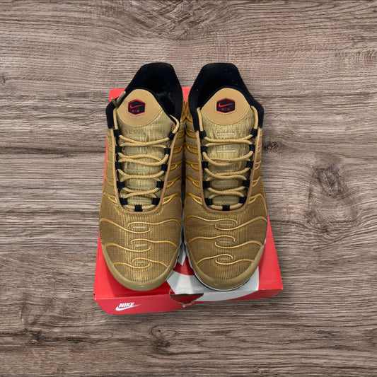 Nike Air Max Plus QS Metallic Gold Size 11 (903827 700)