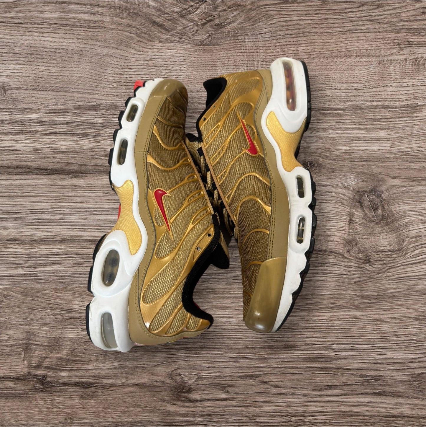 Nike Air Max Plus QS Metallic Gold Size 11 (903827 700)