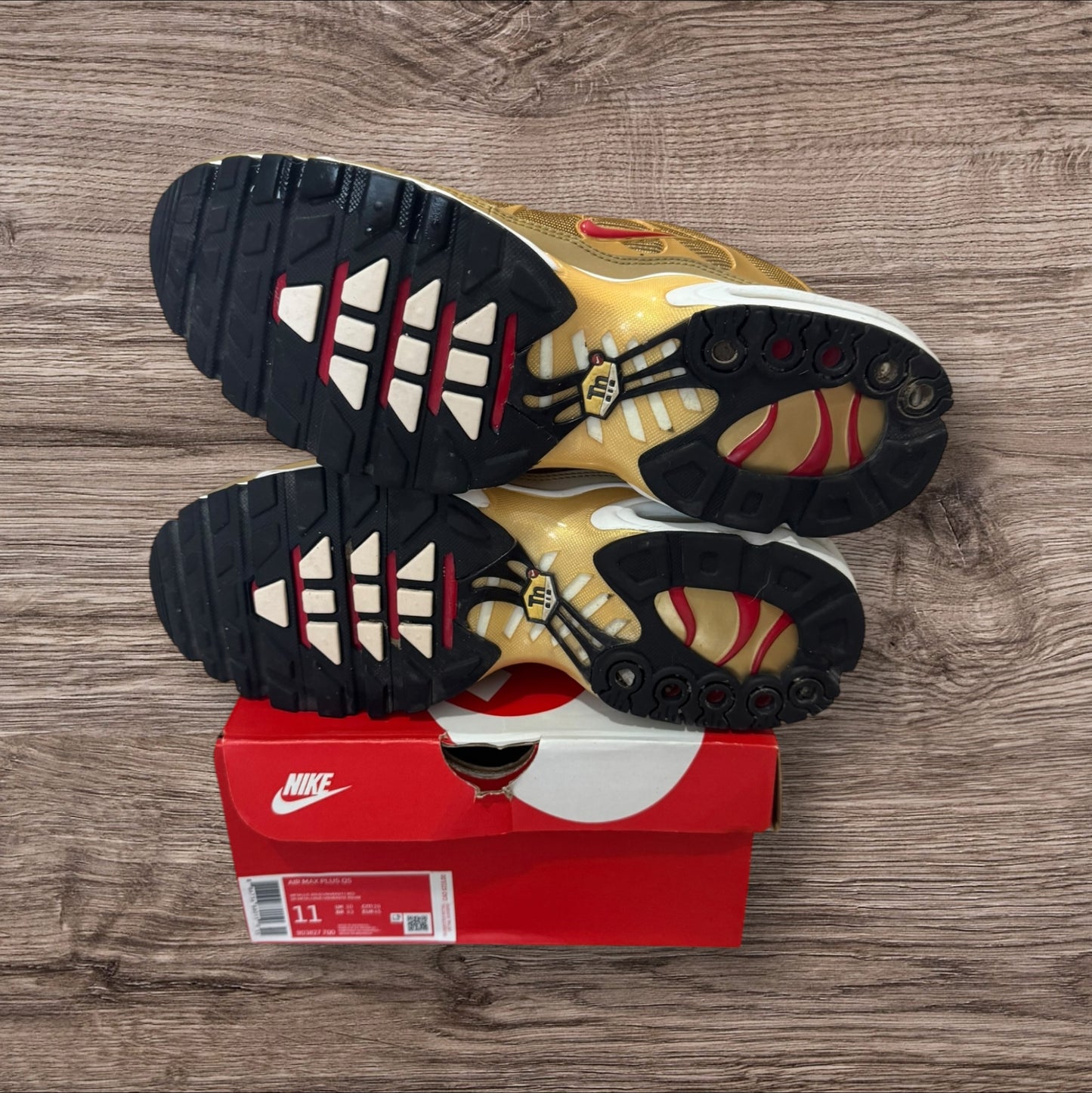 Nike Air Max Plus QS Metallic Gold Size 11 (903827 700)