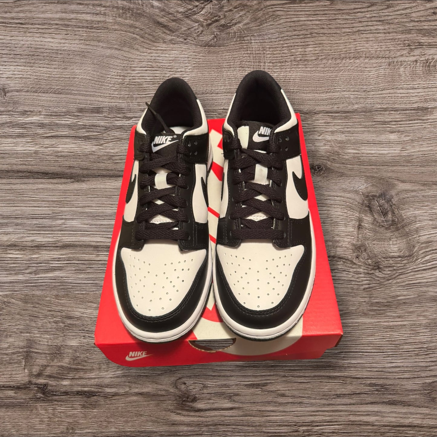 DS GS Nike Dunk Low Panda Size 5Y (CW1590 100)