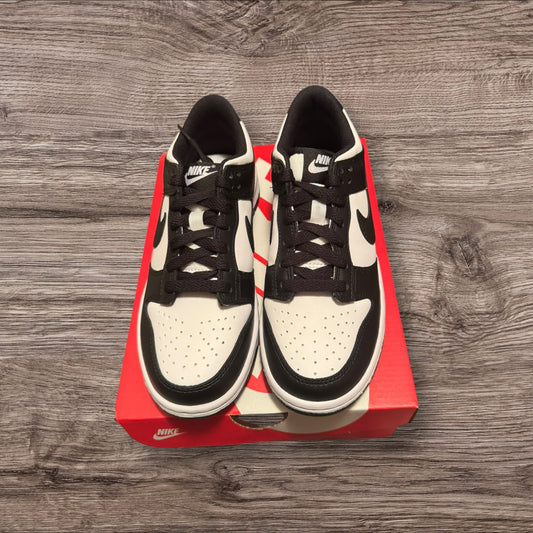 DS GS Nike Dunk Low Panda Size 5Y (CW1590 100)