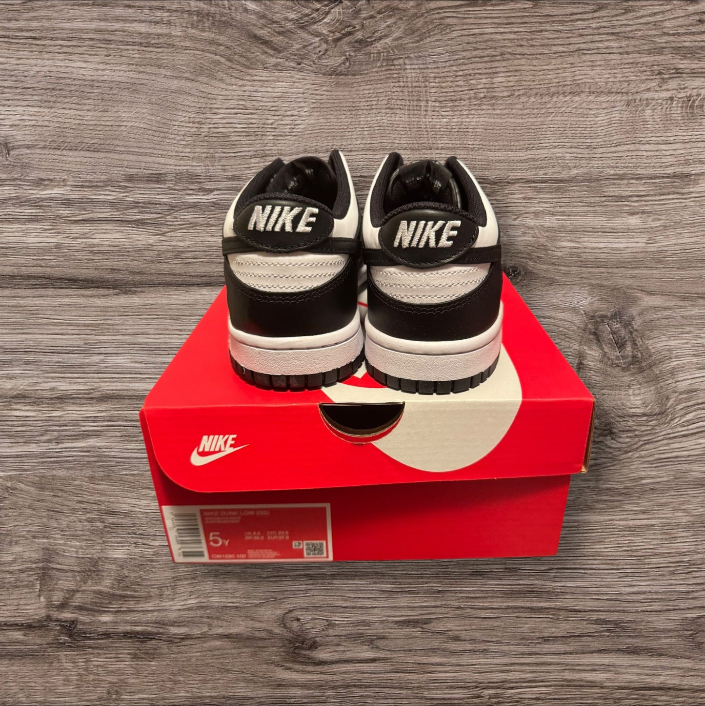 DS GS Nike Dunk Low Panda Size 5Y (CW1590 100)
