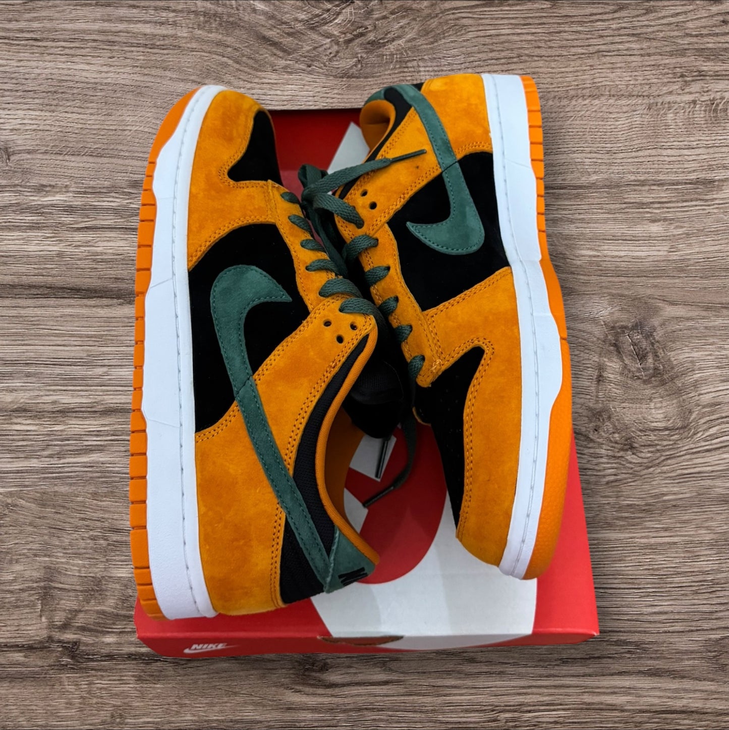 DS Dunk Low SP Ceramic Size 10 (DA1469 001)