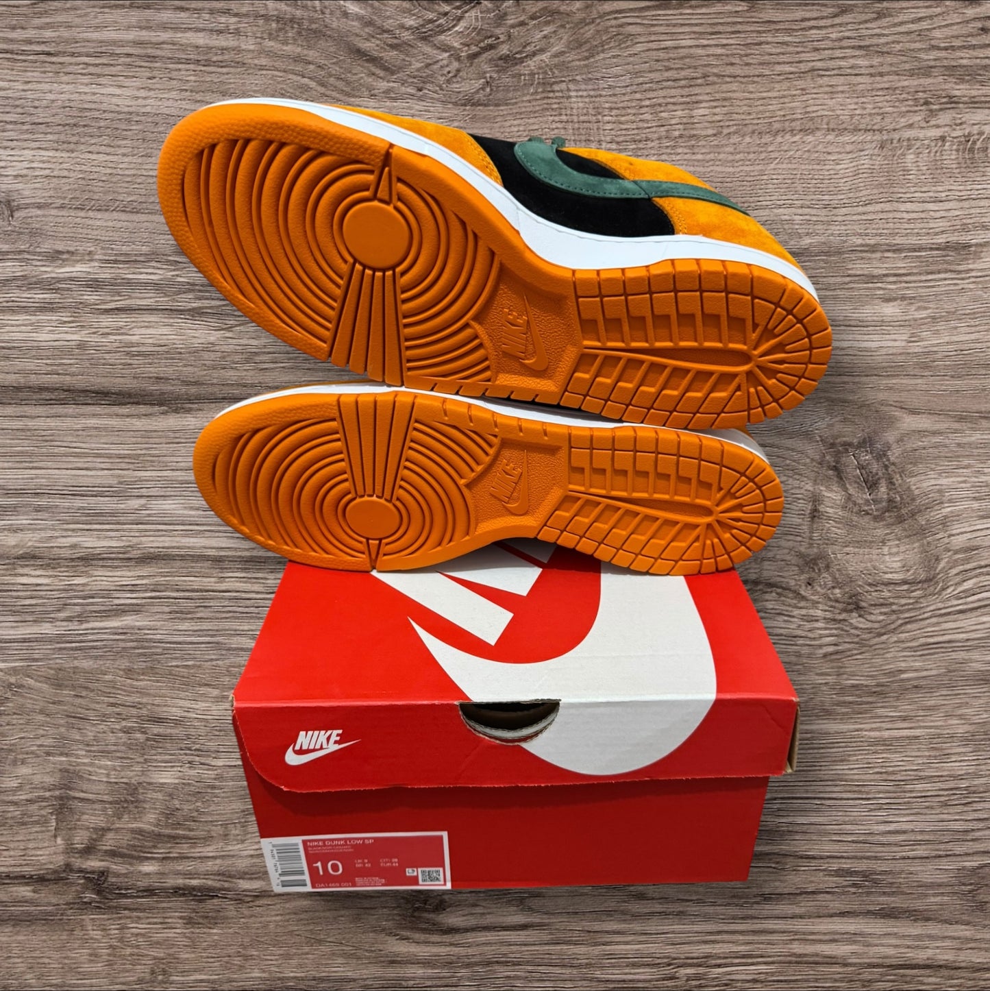 DS Dunk Low SP Ceramic Size 10 (DA1469 001)