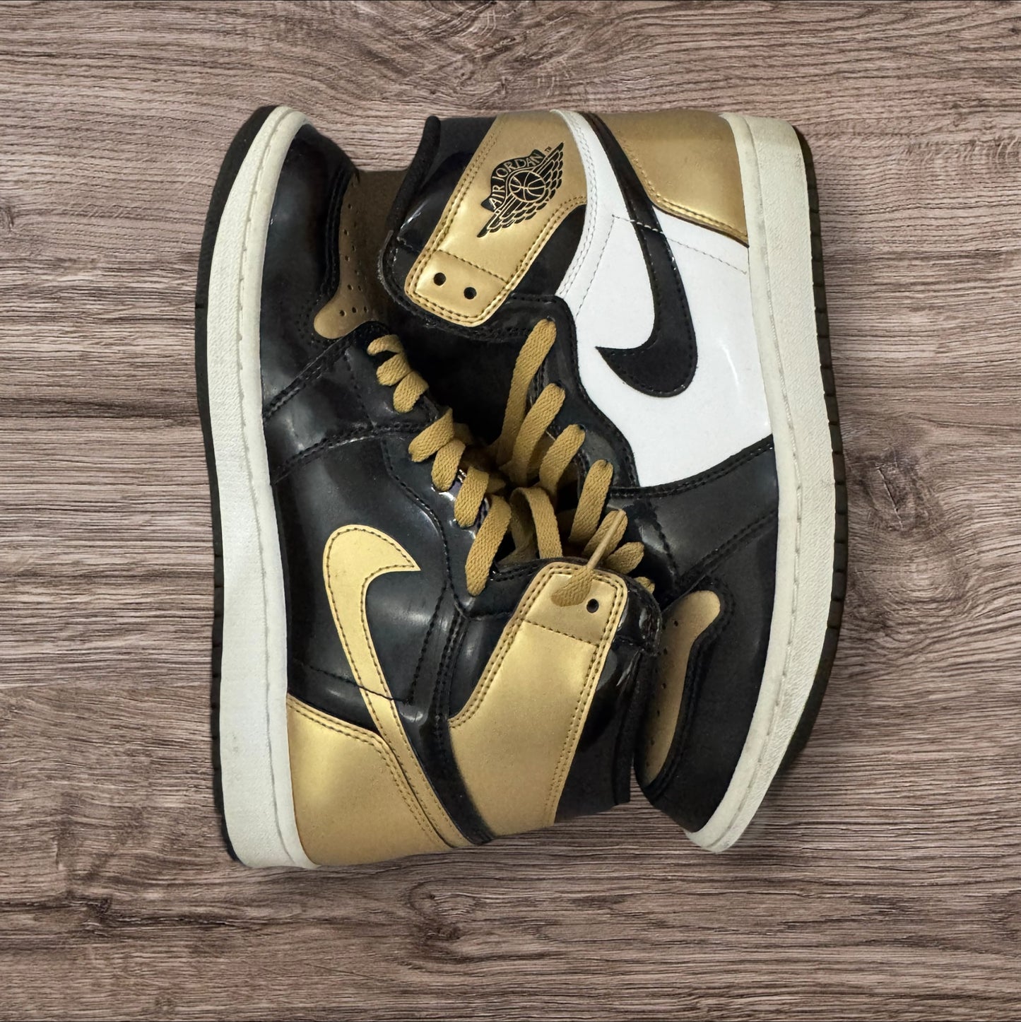 Jordan 1 Patent Gold Toe Size 9 (861428 007)