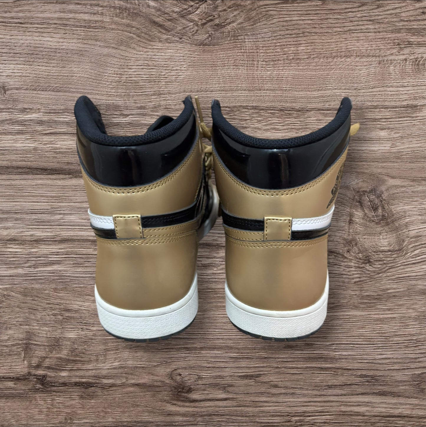Jordan 1 Patent Gold Toe Size 9 (861428 007)
