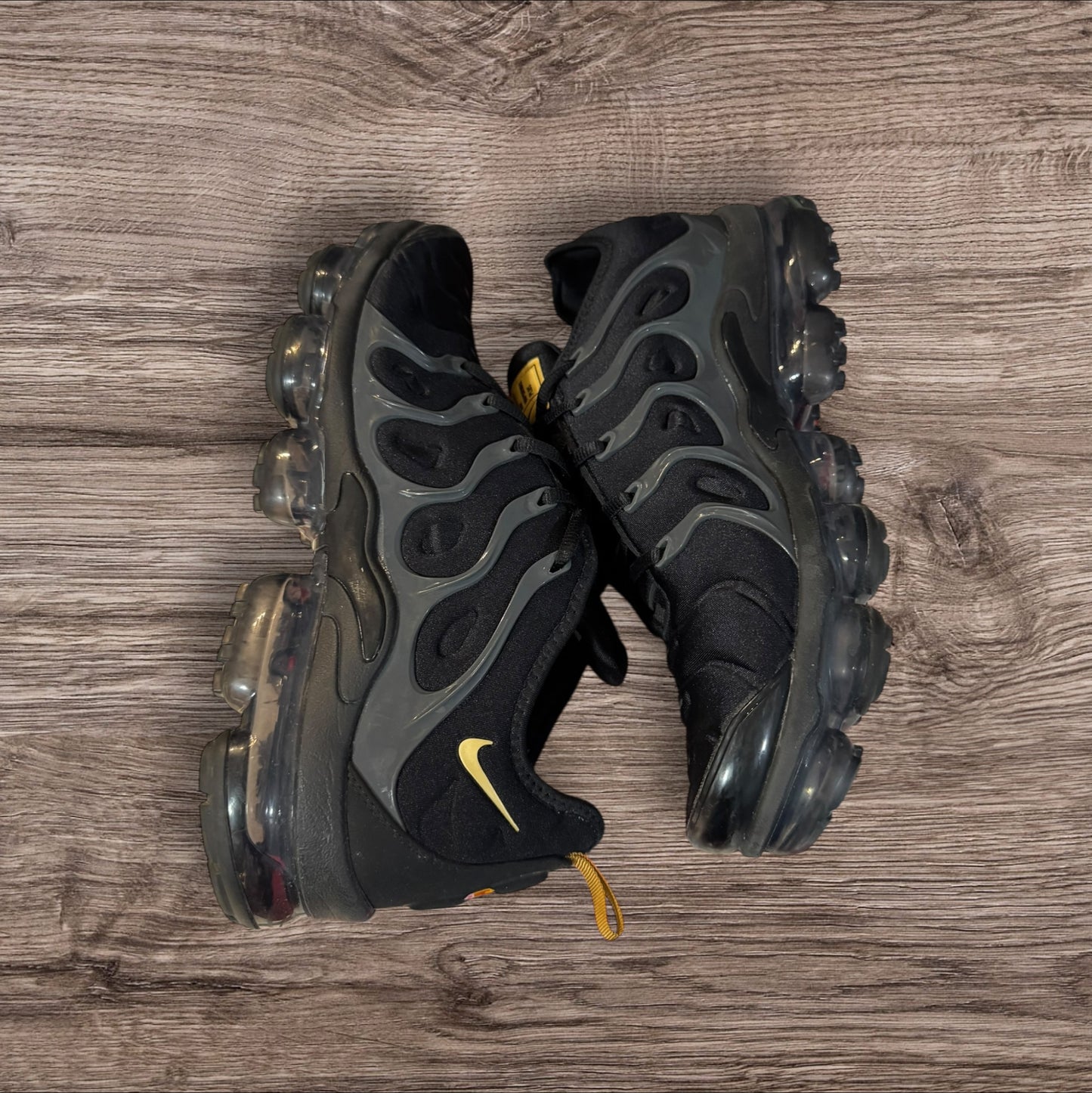 Nike Vapormax Plus Metalic Gold Size 10.5 (BQ5068 001)