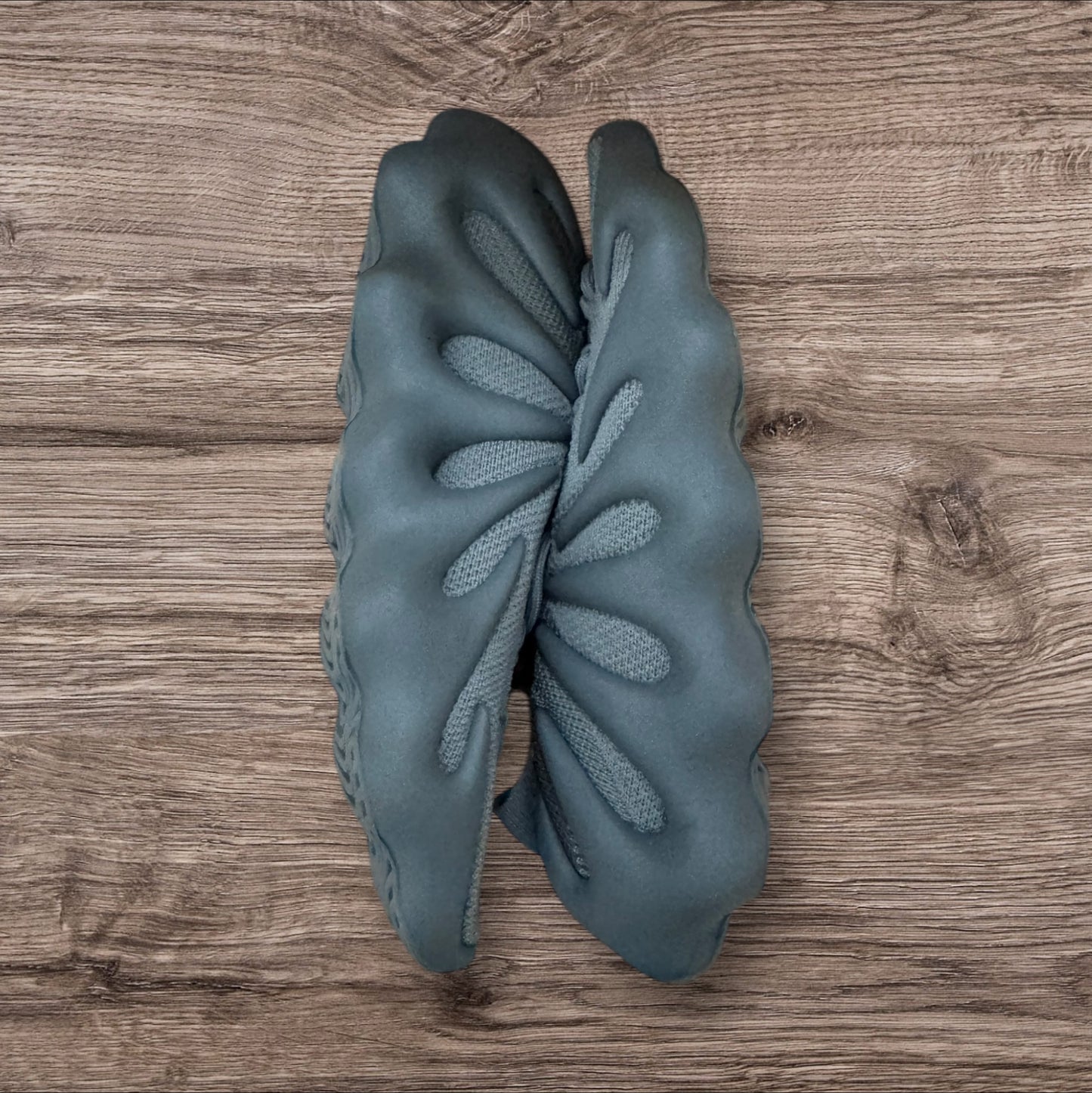 DS Adidas Yeezy Boost 450 Stone Marine Size 9.5 (IG5530)