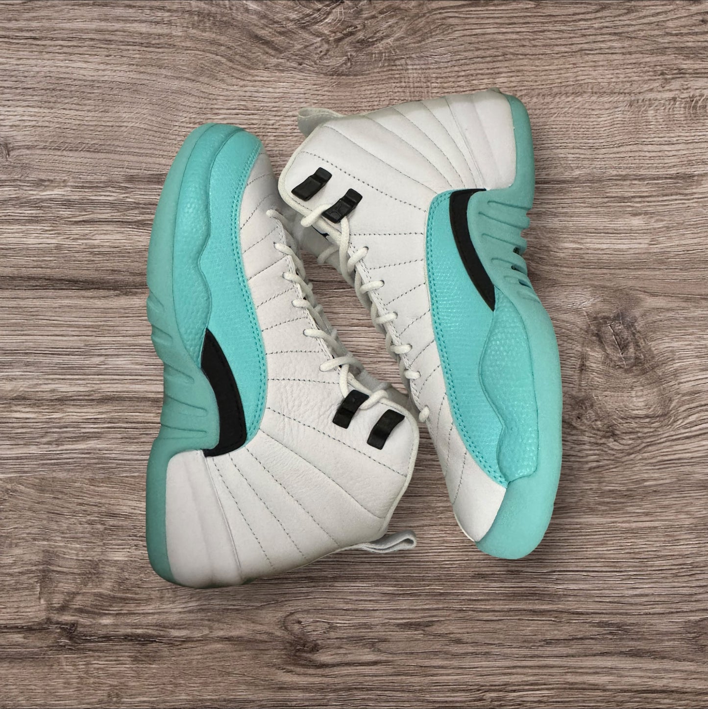 DS GS Jordan 12 Light Aqua Size 5Y (510815 100)