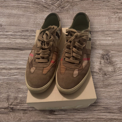 Burberry Low Cut Size 44
