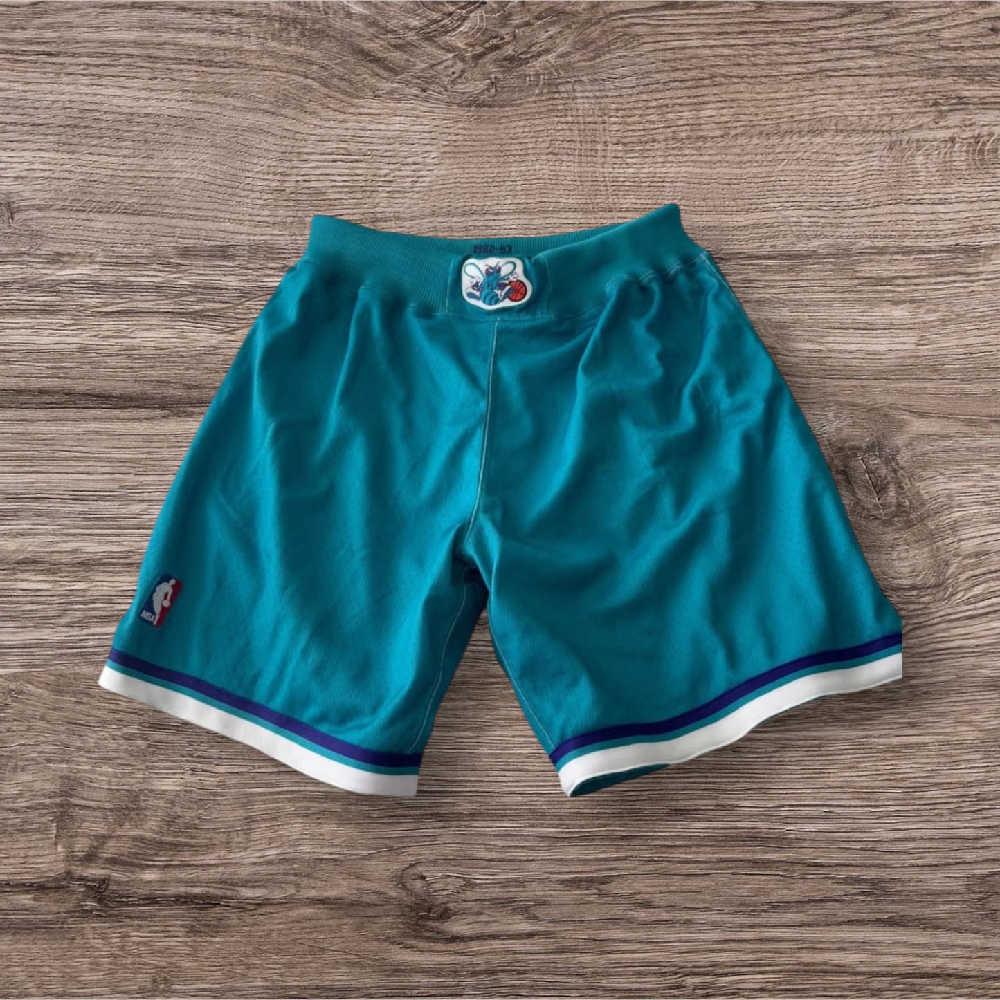 Mitchell & Ness Charlotte Hornets Throwback Shorts Size L